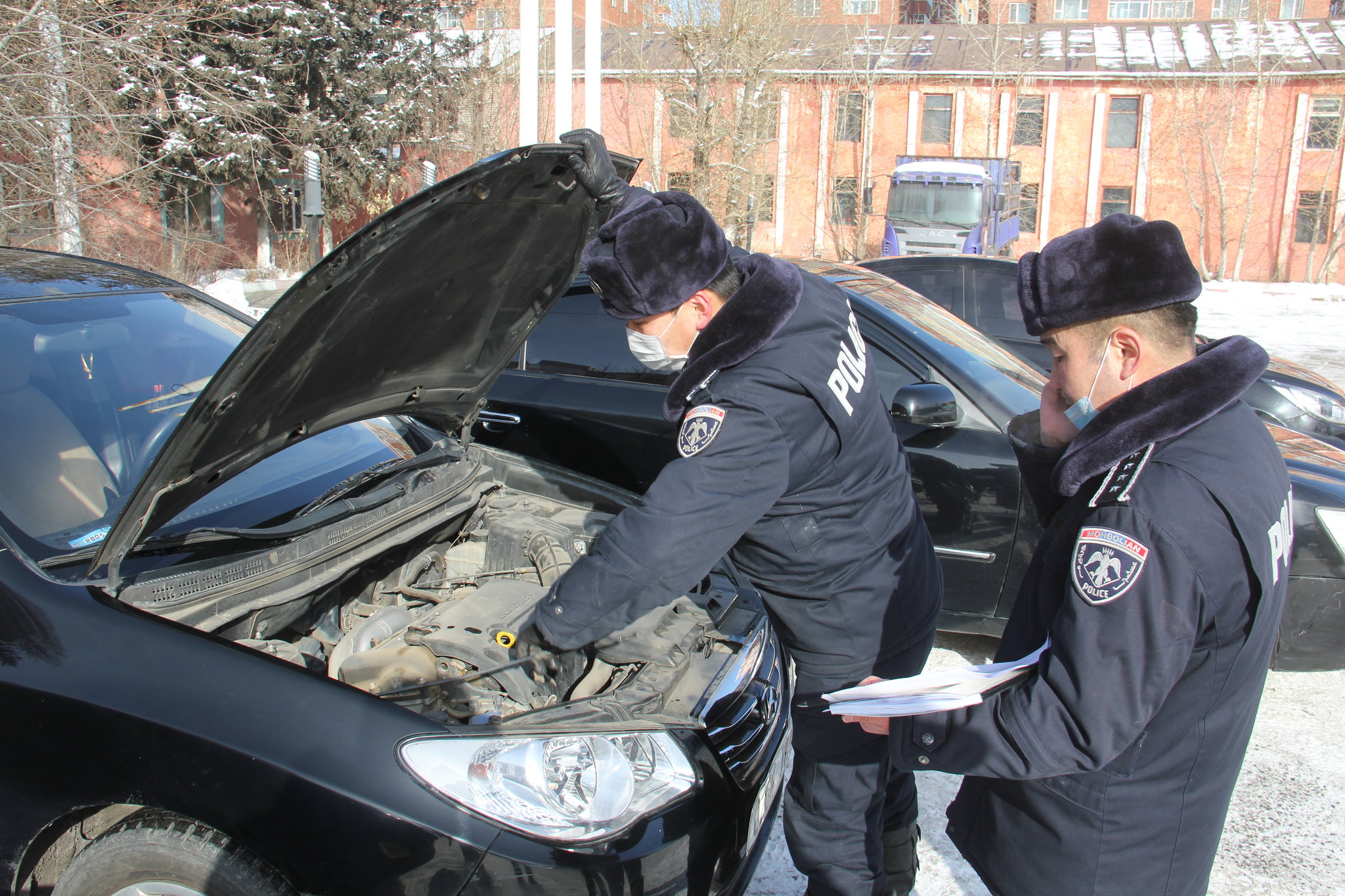 ЦАГДААГИЙН ЕРӨНХИЙ ГАЗРЫН АВТО БААЗТАЙ ХАМТРАН АЛБАНЫ ТЭЭВРИЙН ХЭРЭГСЛҮҮДЭД ТЕХНИКИЙН ҮЗЛЭГ, ШАЛГАЛТ ХИЙЛЭЭ